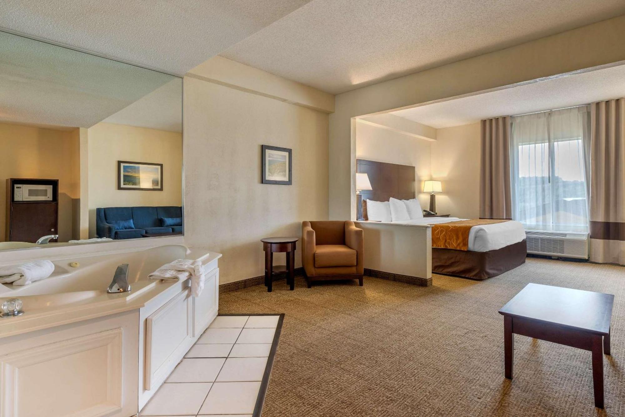 Hotel Comfort - Charlotte 2*